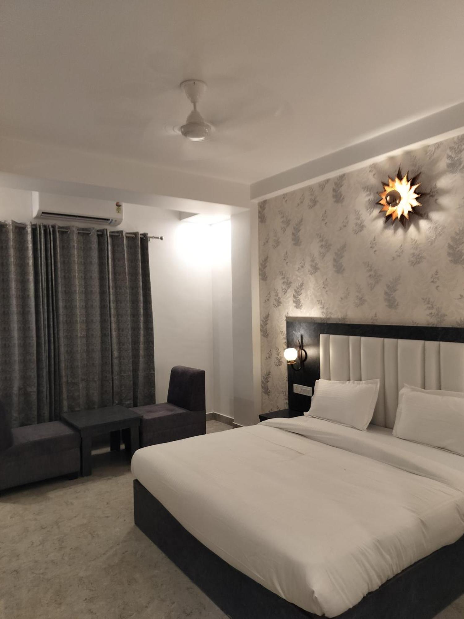 Hotel Varanasi Inn Luaran gambar